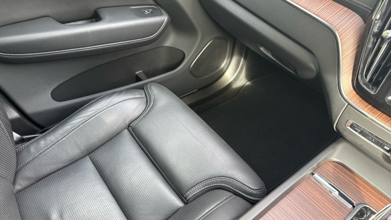 Volvo XC60 2.0 B5P Ultimate Dark 5dr AWD Geartronic Petrol Estate